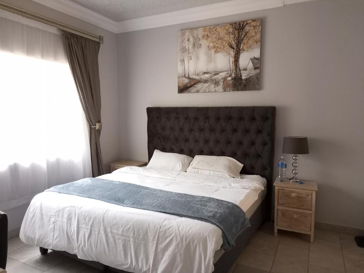 Menlyn Mews Guesthouse Pretoria-Noord Εξωτερικό φωτογραφία